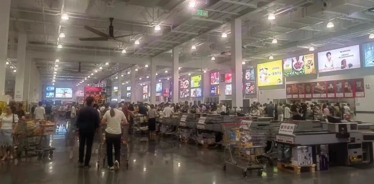 折扣店不只是搶傳統(tǒng)零售商的生意，還會搶品牌商的生意